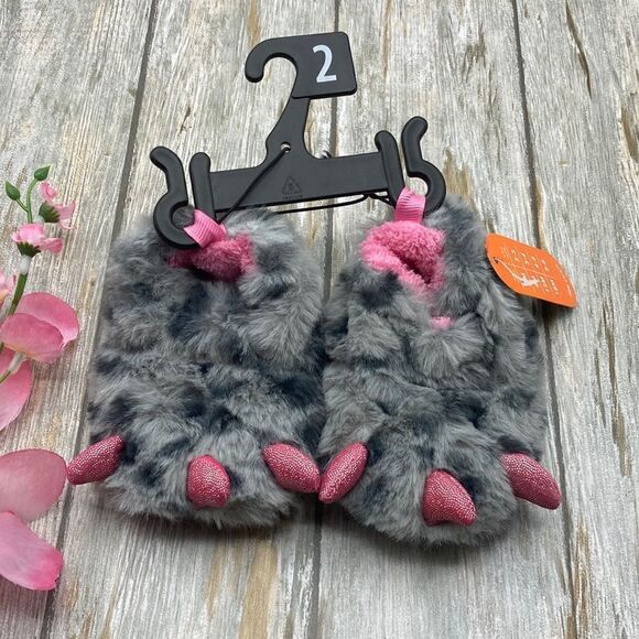 Baby Girl Fuzzy Claw Foot Little Monster Feet Slippers Shoes Size 2 - Picture 1 of 6